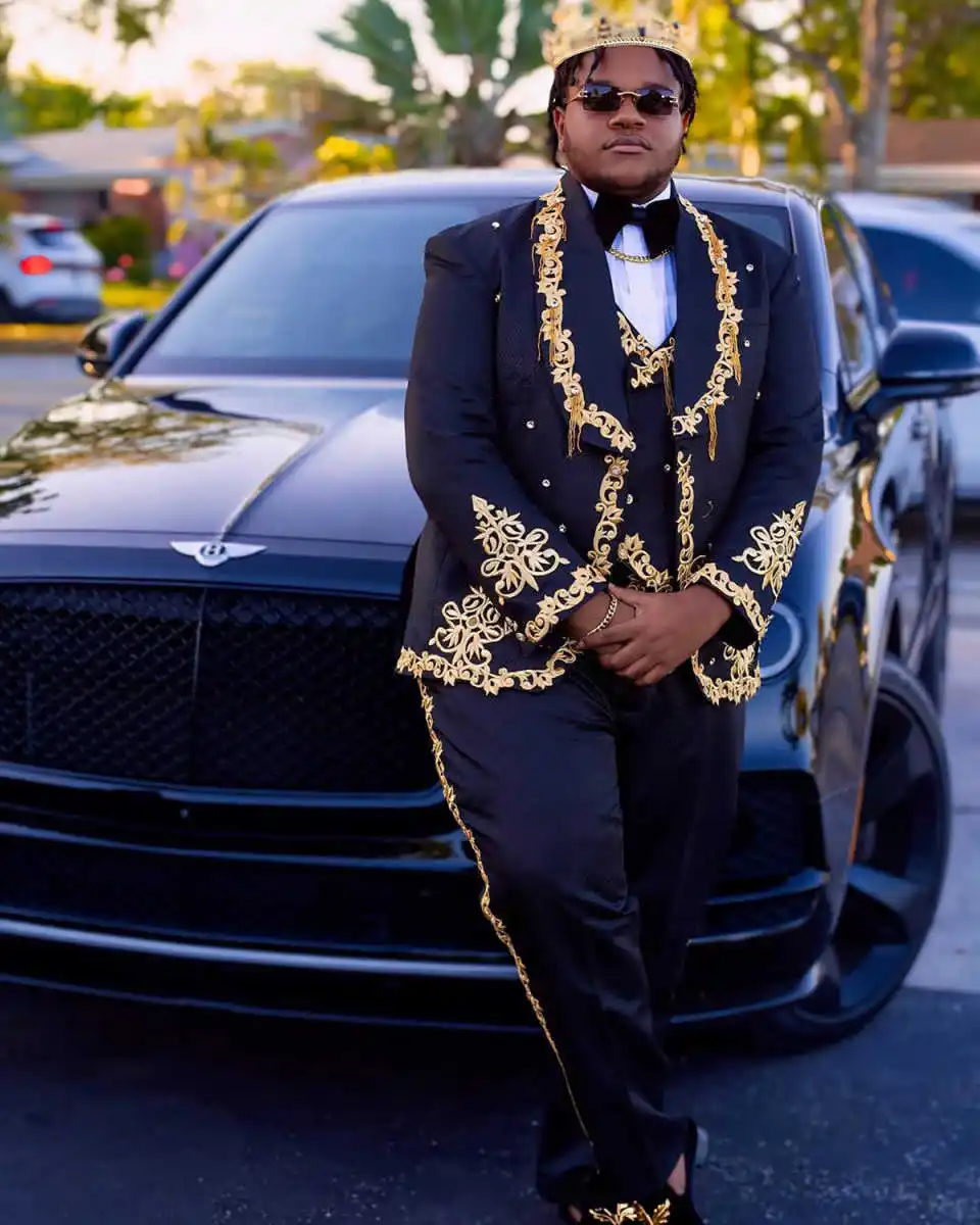 Crystals Black Men Suit Set 3 Pieces Blazer+Vest+Pants Trousers Formal Appliqued Beaded Groom Wedding Tuxedo Customized Jacket
Crystals Black Men Suit Set 3 Pieces Blazer+Vest+Pants Trousers Formal Appliqued Beaded Groom Wedding Tuxedo Customized Jacket