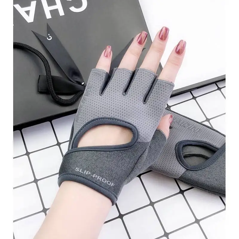 Fitness Yoga Gloves Breathable Half Finger Durable Non-Slip for Men And Women Suitable for Dumbbell Training And Stationary Bike
Fitness Yoga Gloves Breathable Half Finger Durable Non-Slip for Men And Women Suitable for Dumbbell Training And Stationary Bike