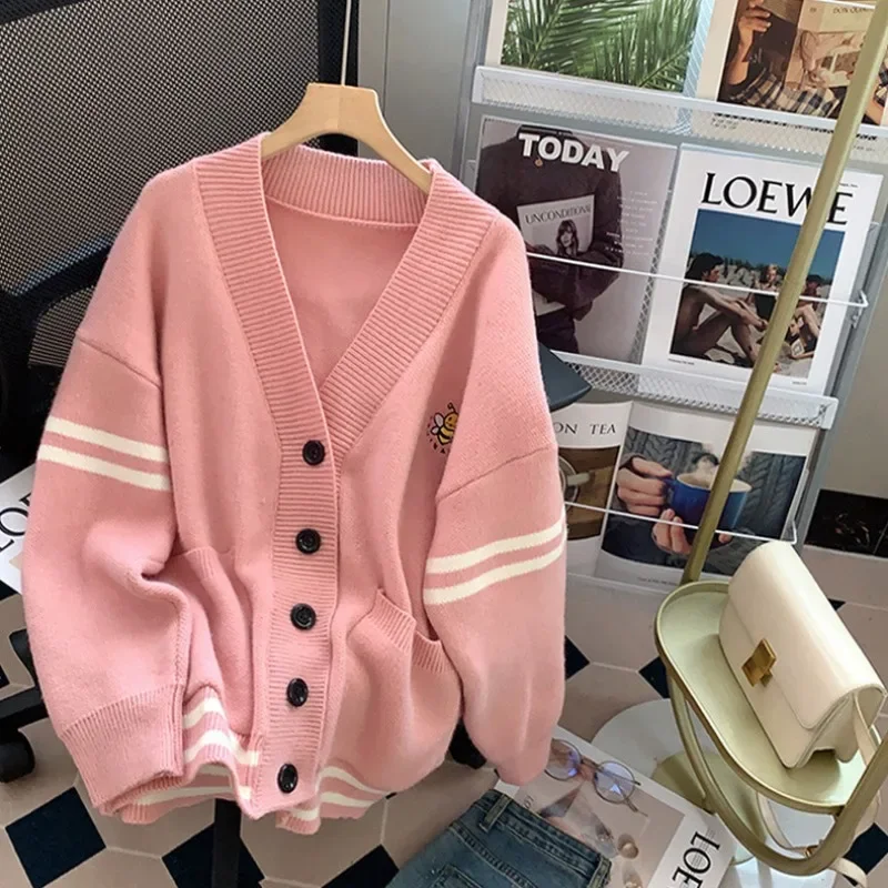 Women Autumn Sweater Knitted Cardigan Coat Fashion Streetwear V-neck Single Breasted Button Long Sleeve Knitwear Top Female
Women Autumn Sweater Knitted Cardigan Coat Fashion Streetwear V-neck Single Breasted Button Long Sleeve Knitwear Top Female