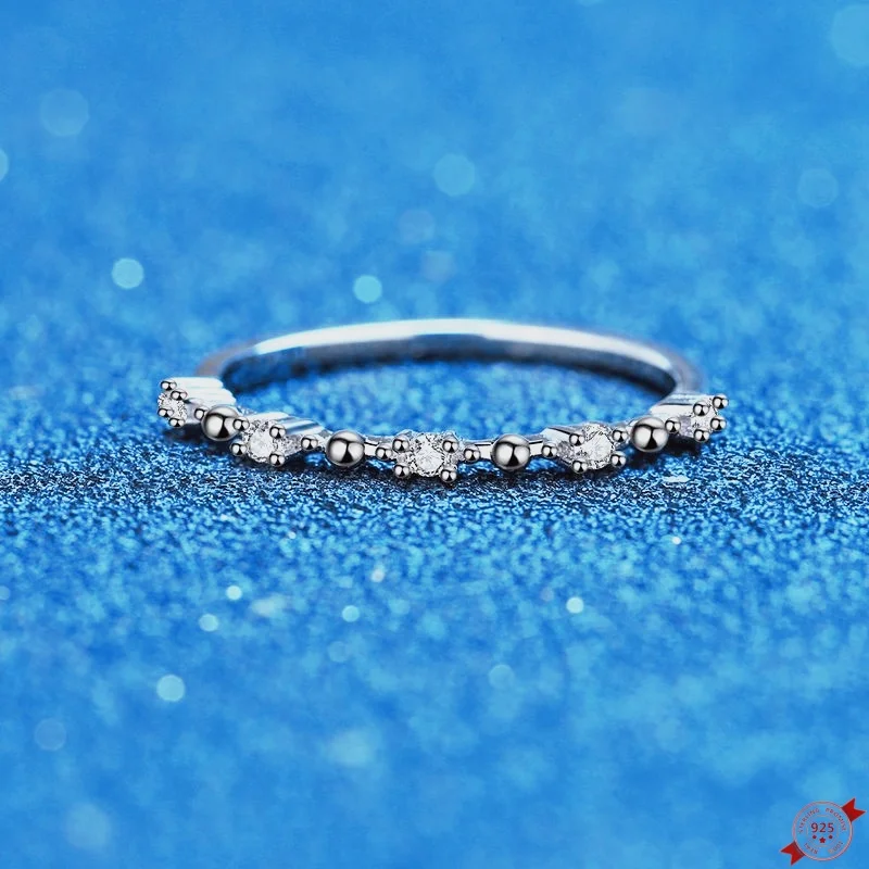 Серебряные кольца S925 с муассанитом 0,075 карата для женщин и мужчин, платиновый комплект каналов, свадебное кольцо с бриллиантами, модные ювелирные изделия, оптовая продажа
Серебряные кольца S925 с муассанитом 0,075 карата для женщин и мужчин, платиновый комплект каналов, свадебное кольцо с бриллиантами, модные ювелирные изделия, оптовая продажа