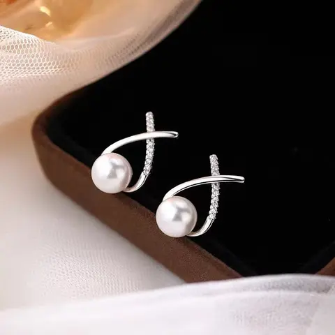 Gümüş Renkli Hafif Lüks Zirkon İncili Çivili Küpeler, Çekici Kadınlar İçin Zarif Moda Takı Çapraz Aksesuarlar