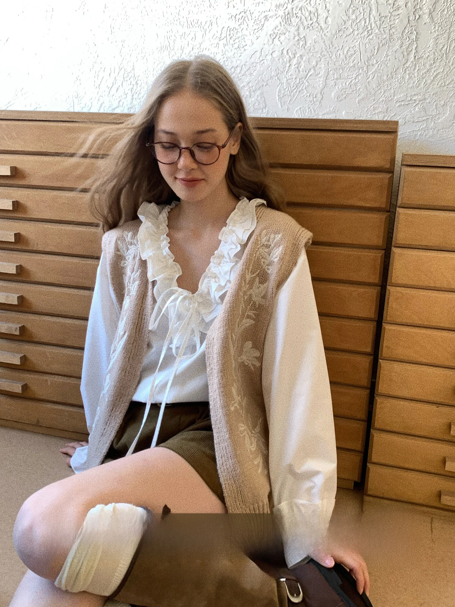 Ретро-жилет из вязаной шерсти с вышивкой, V-образный вырез, утепленный, осенне-зимний, модный женский топ
Ретро-жилет из вязаной шерсти с вышивкой, V-образный вырез, утепленный, осенне-зимний, модный женский топ