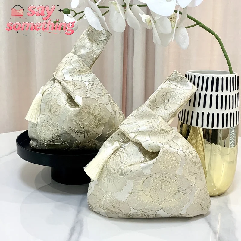 Chinese Style Tassel Pendant Embroidery Handbag New Chinese Style Handbag Tassel Knot Wrist Bag Imitation Silk Tassel Wrist Bag
Chinese Style Tassel Pendant Embroidery Handbag New Chinese Style Handbag Tassel Knot Wrist Bag Imitation Silk Tassel Wrist Bag