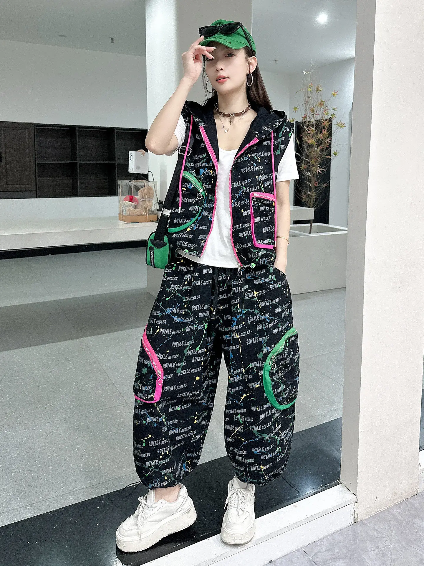 Women Black Printed Vest Two Piece Set Hip Hop Streetwear Sleeveless Top Oversized Casual Outfit Fashion Street Style Wholesale
Women Black Printed Vest Two Piece Set Hip Hop Streetwear Sleeveless Top Oversized Casual Outfit Fashion Street Style Wholesale
