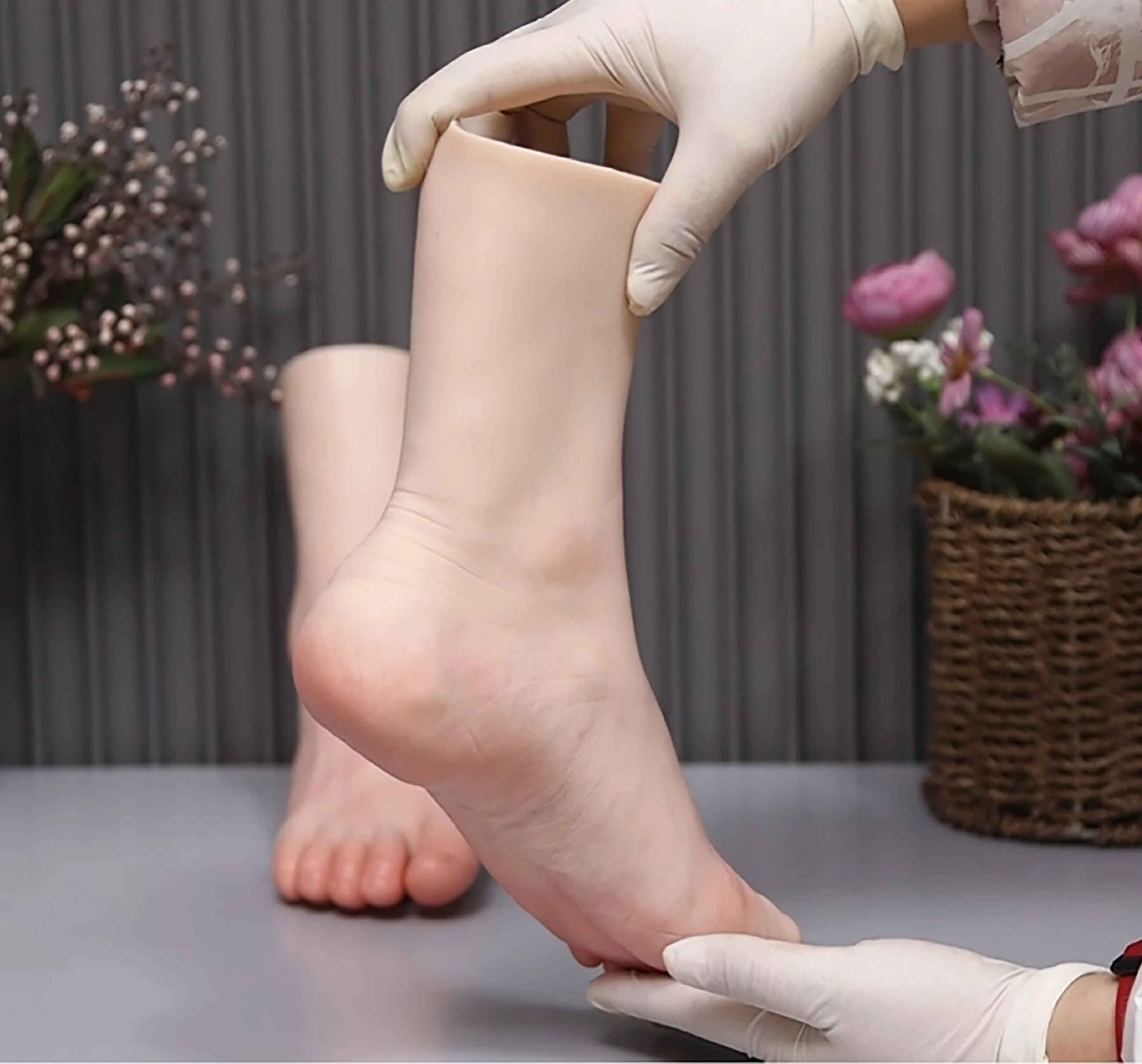 Female Realistic Silicone Foot Model Massage Nail Polish Painting Practice Shooting Road Shoe Sock Jewelry Display X3622
Female Realistic Silicone Foot Model Massage Nail Polish Painting Practice Shooting Road Shoe Sock Jewelry Display X3622