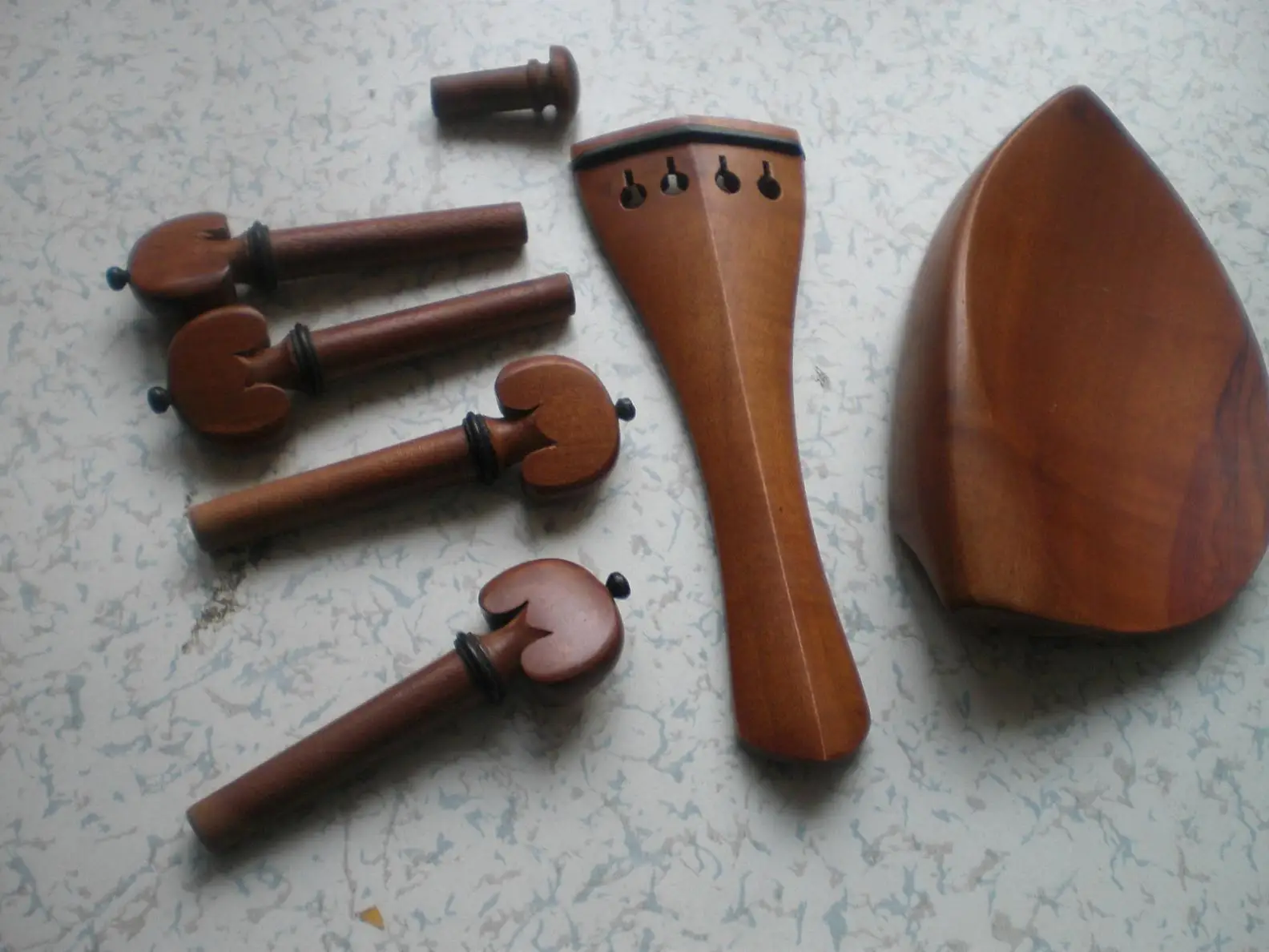 6 Sets Jujube Violin Fittings Inclduing Tail pieces and Chin rest and Pegs End Pins
6 Sets Jujube Violin Fittings Inclduing Tail pieces and Chin rest and Pegs End Pins
