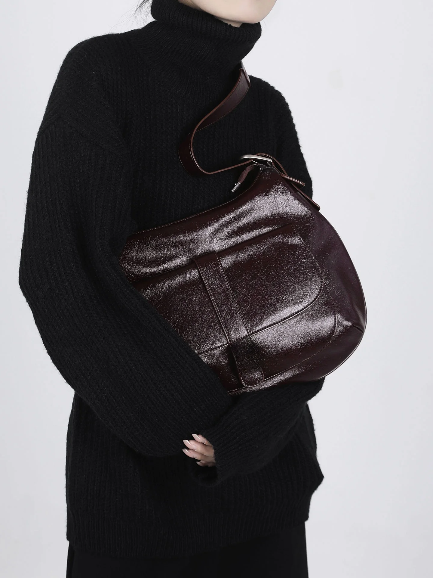Fashionable Commuter Women's Saddle Bag Crossbody Bag Shoulder Bag Underarm Bag Wood River Card New 2026 Small Audience Design
Fashionable Commuter Women's Saddle Bag Crossbody Bag Shoulder Bag Underarm Bag Wood River Card New 2026 Small Audience Design