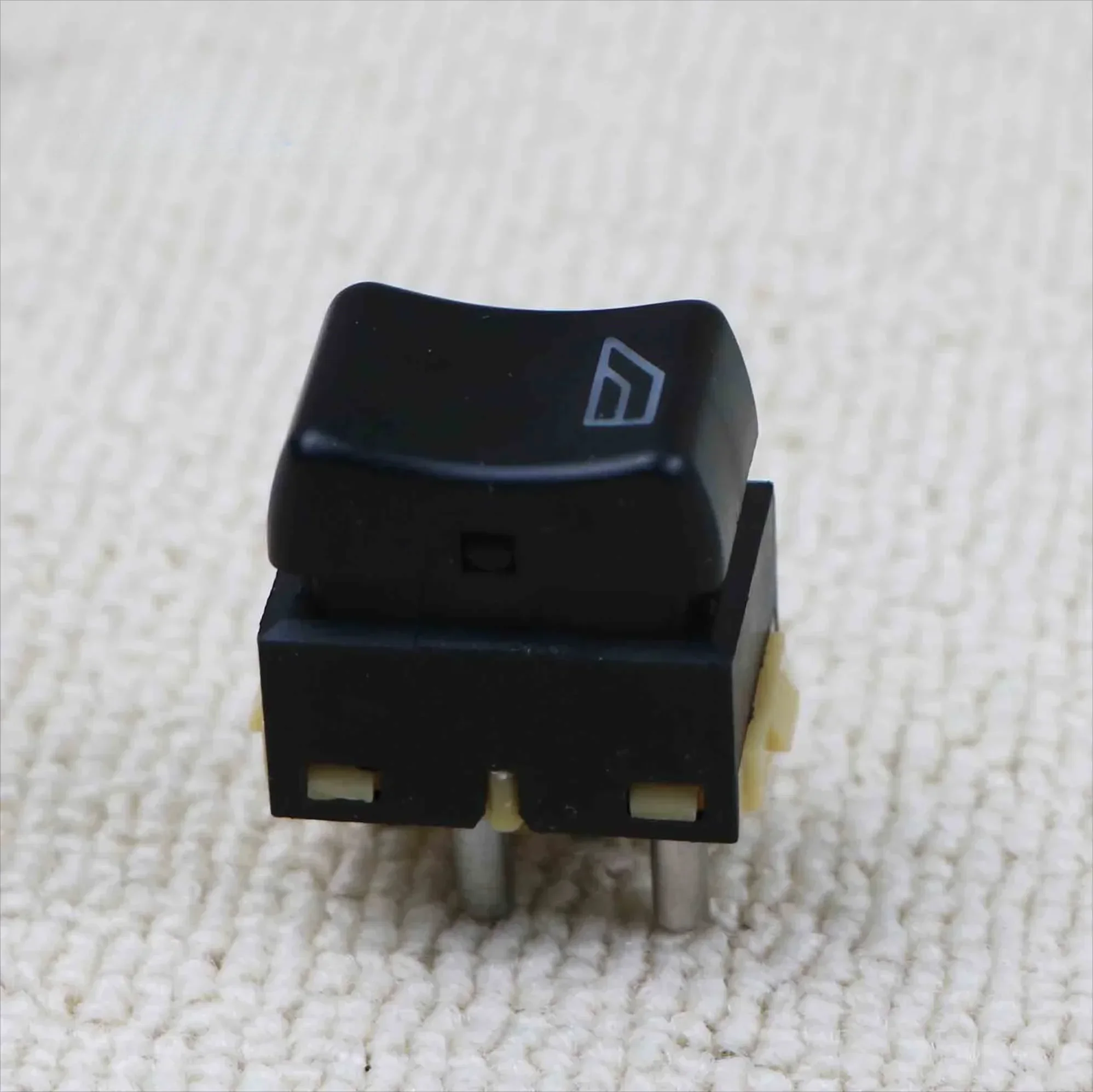 3944085 Power Window Switch Lifter Switches 1347063 5 Pins Single Button 3944085 For Volvo Truck FH 12 FL FH 16 FM 12
3944085 Power Window Switch Lifter Switches 1347063 5 Pins Single Button 3944085 For Volvo Truck FH 12 FL FH 16 FM 12