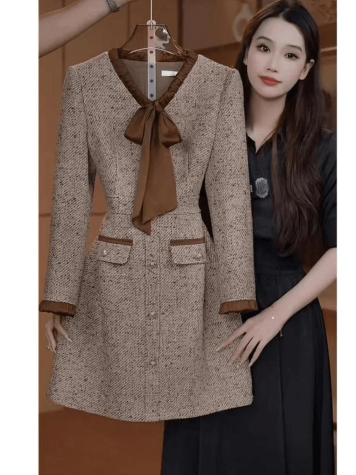 Fashionable Color Block Long Sleeve Dress Women's Collar Coat Autumn Winter New Style Little Fragrance Wind Waist Inward Top ...
Fashionable Color Block Long Sleeve Dress Women's Collar Coat Autumn Winter New Style Little Fragrance Wind Waist Inward Top ...