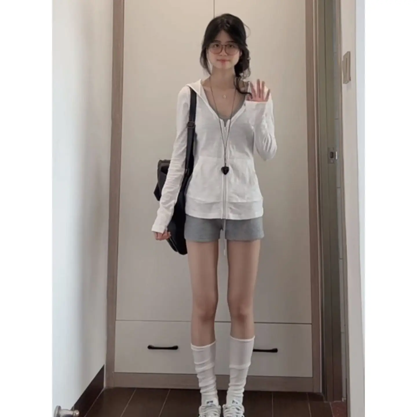 Korean College Style Zipper Long Sleeve Slim Fit Short Jacket Women's Thin Casual Versatile Thinming Simple Cardigan
Korean College Style Zipper Long Sleeve Slim Fit Short Jacket Women's Thin Casual Versatile Thinming Simple Cardigan