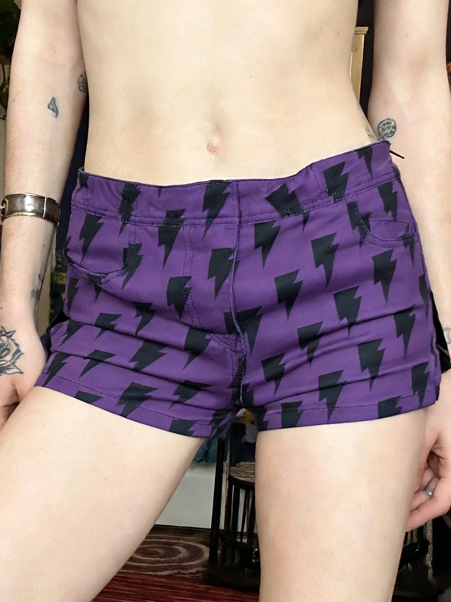 WEEKEEP Street Style Low Waist Shorts Color Block Lightning Print Slim Fit Butt Covering Casual Pants for Trendy Girls
WEEKEEP Street Style Low Waist Shorts Color Block Lightning Print Slim Fit Butt Covering Casual Pants for Trendy Girls