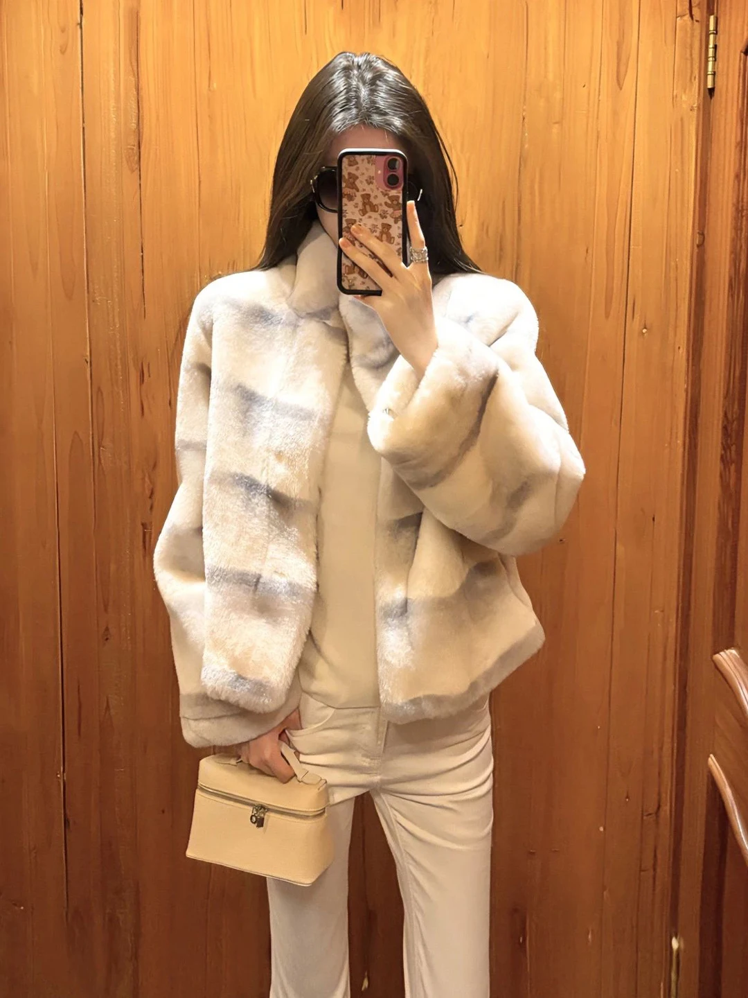 Экологичное меховое пальто с воротником-стойкой, модное, теплое зимнее пальто для молодых женщин, однотонное, прямой крой, с прямым подолом
Экологичное меховое пальто с воротником-стойкой, модное, теплое зимнее пальто для молодых женщин, однотонное, прямой крой, с прямым подолом