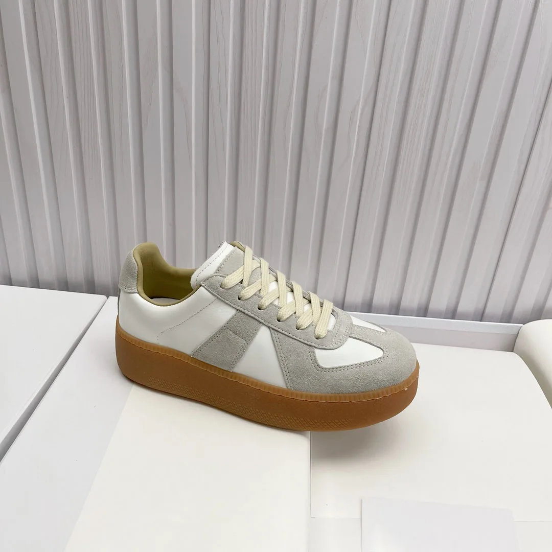 женские белые кроссовки на толстой подошве, верх из коровьей кожи, подкладка из овчины, оригинальная подошва, классический стиль, легко сочетается, повседневная одежда
женские белые кроссовки на толстой подошве, верх из коровьей кожи, подкладка из овчины, оригинальная подошва, классический стиль, легко сочетается, повседневная одежда