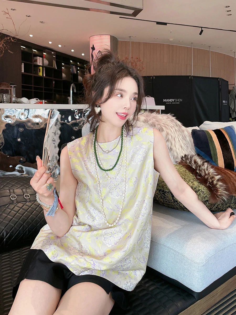 Mandyen Moon Rabbit Light Китайский шелковый жилет с вышивкой, женский шелковый жилет, универсальный круглый топ Ne Svel
Mandyen Moon Rabbit Light Китайский шелковый жилет с вышивкой, женский шелковый жилет, универсальный круглый топ Ne Svel