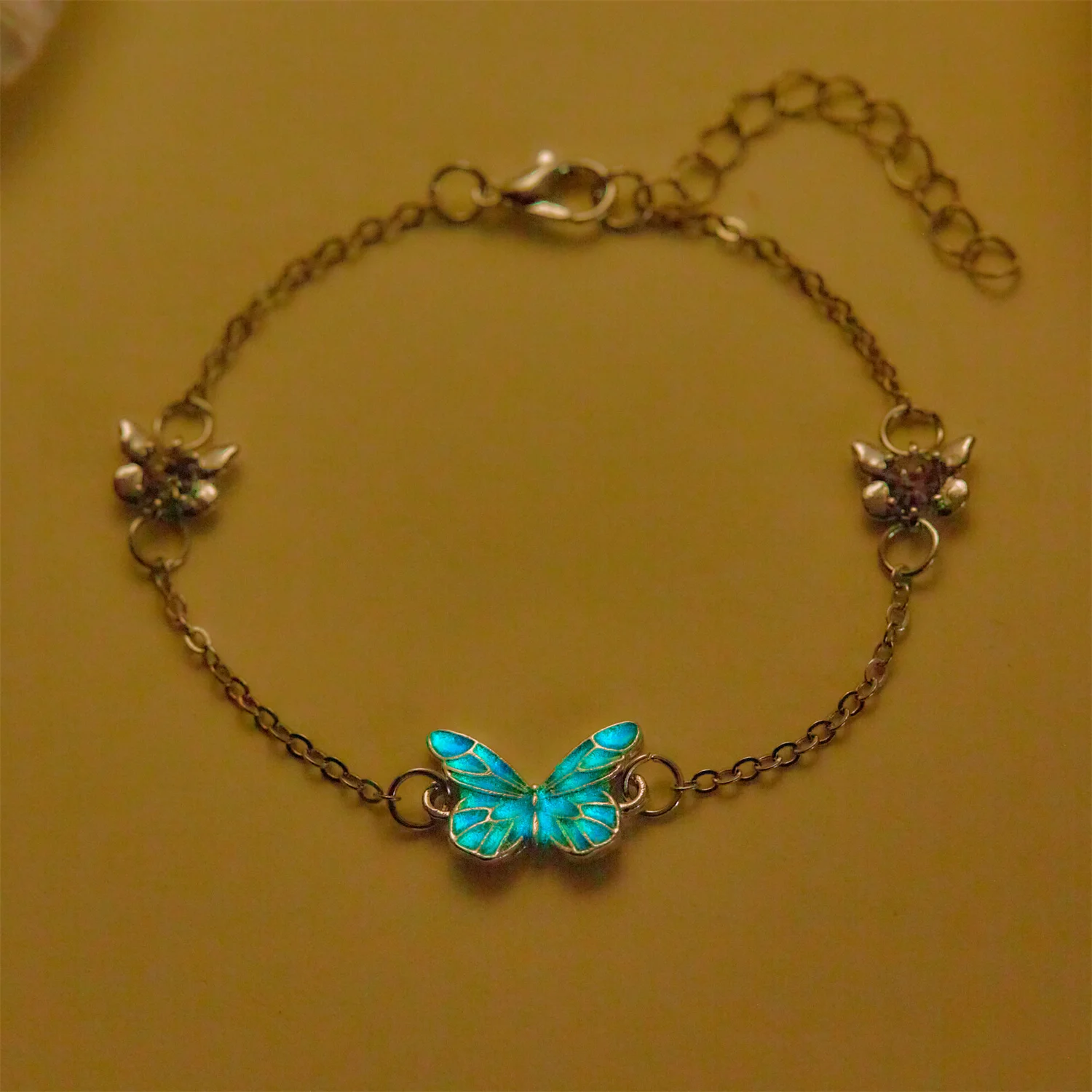 Blue Luminous Butterfly Bracelet for Women Silver Color Clavicle Chain Choker Necklace Party Glow in the Dark Jewelry Gift
Blue Luminous Butterfly Bracelet for Women Silver Color Clavicle Chain Choker Necklace Party Glow in the Dark Jewelry Gift