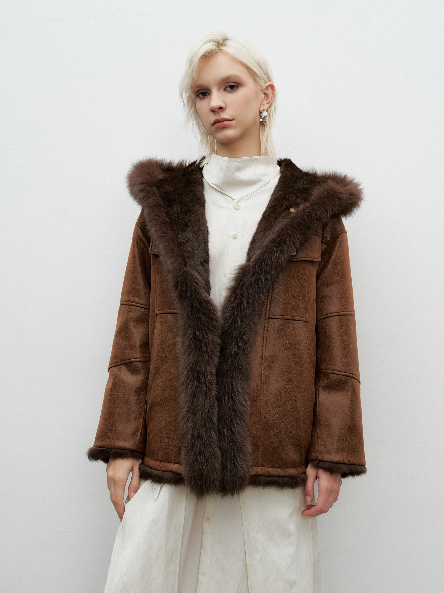 Man Mona Warm 2025 New Rabbit Fur Suede Double-Sided Wear Women's ort Coat with Hat Korean Sle Commute Wind Pure Color
Man Mona Warm 2025 New Rabbit Fur Suede Double-Sided Wear Women's ort Coat with Hat Korean Sle Commute Wind Pure Color