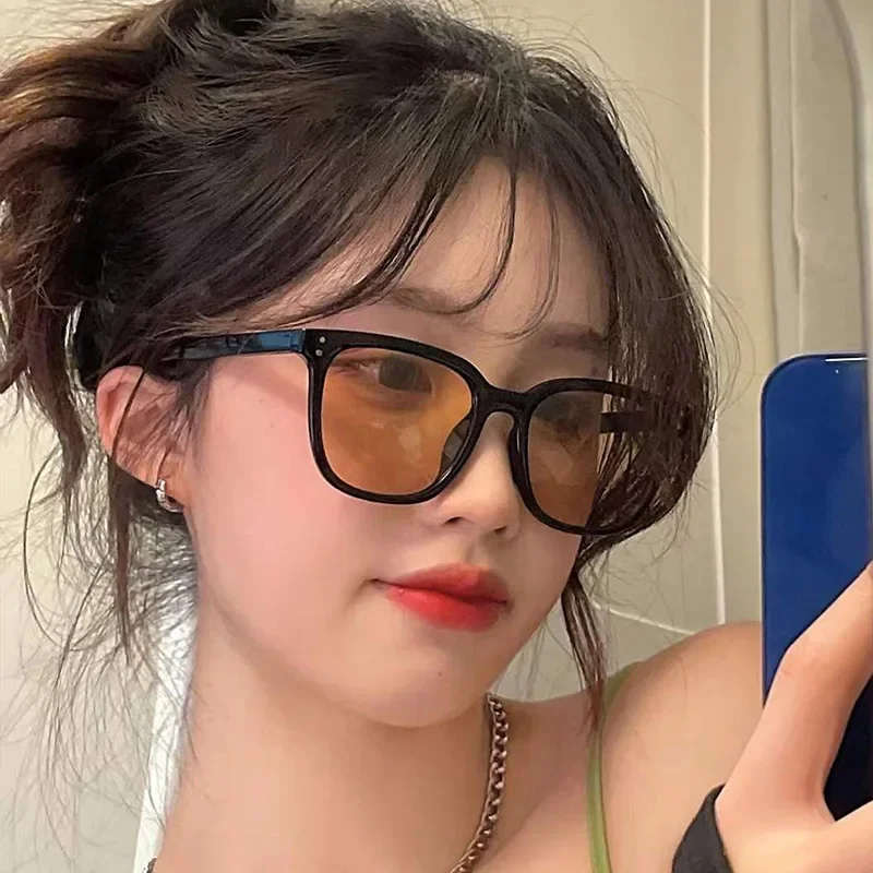 2024 Cool Design Rice Nail Sunglasses Square Retro Women Brand Design Fashion Metal Hinge Sun Glasses for Street Photography
2024 Cool Design Rice Nail Sunglasses Square Retro Women Brand Design Fashion Metal Hinge Sun Glasses for Street Photography