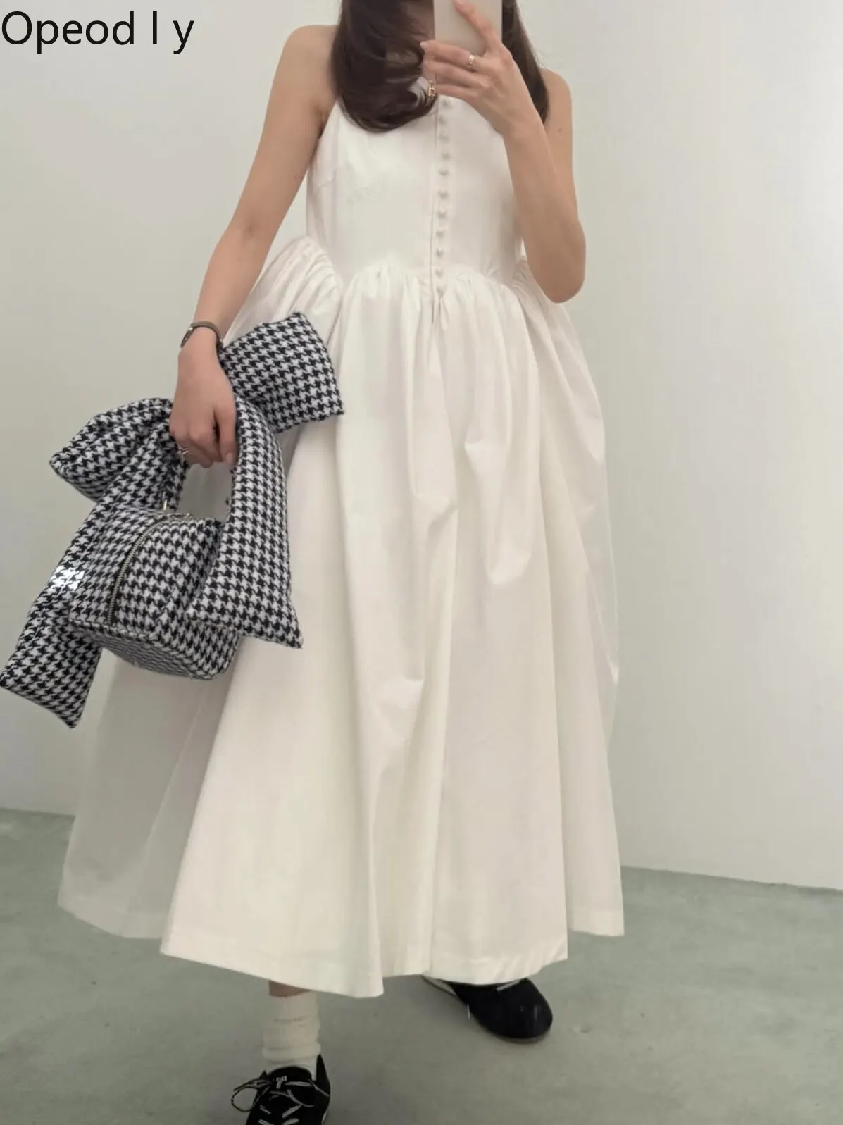 Japanese Fashion Sleeveless Temperament Elegant Simple High Waist Dress High-end Women Loose Princess Long Dress White Dress
Japanese Fashion Sleeveless Temperament Elegant Simple High Waist Dress High-end Women Loose Princess Long Dress White Dress
