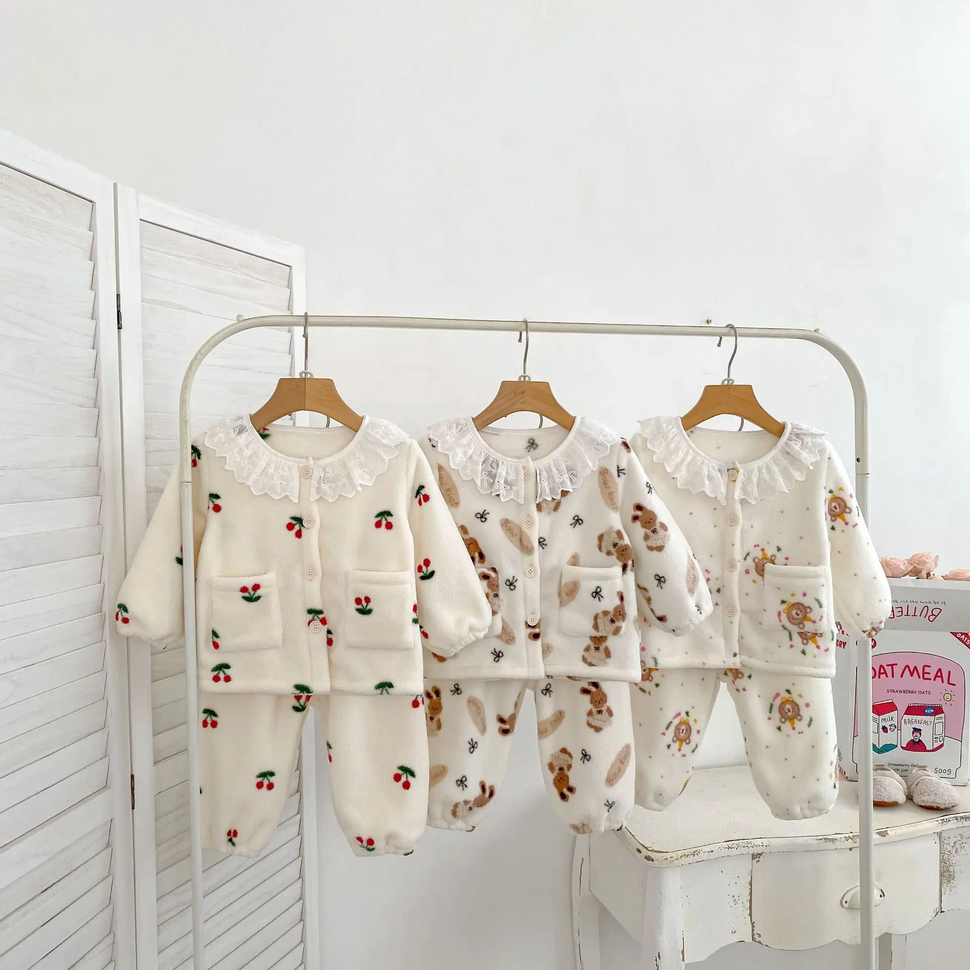 2025 Winter New Children Fleece Home Clothes Set Girls Cute Lace Collar Cardigan Set Baby Plus Velvet Thick Pajamas 2pcs Suit
2025 Winter New Children Fleece Home Clothes Set Girls Cute Lace Collar Cardigan Set Baby Plus Velvet Thick Pajamas 2pcs Suit