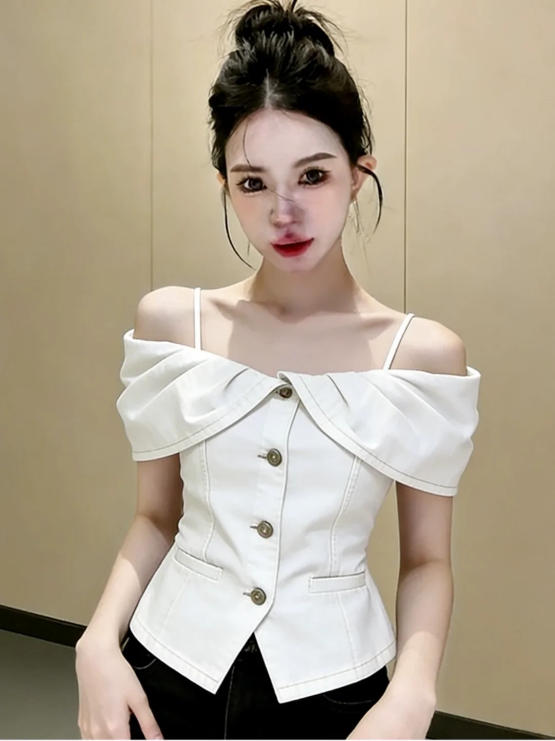 Gentle Korean Style One Shoulder Shirt Women's Summer New Fashion Waist-Cinching Shoulder Bared Top Skin-friendly Breathable
Gentle Korean Style One Shoulder Shirt Women's Summer New Fashion Waist-Cinching Shoulder Bared Top Skin-friendly Breathable