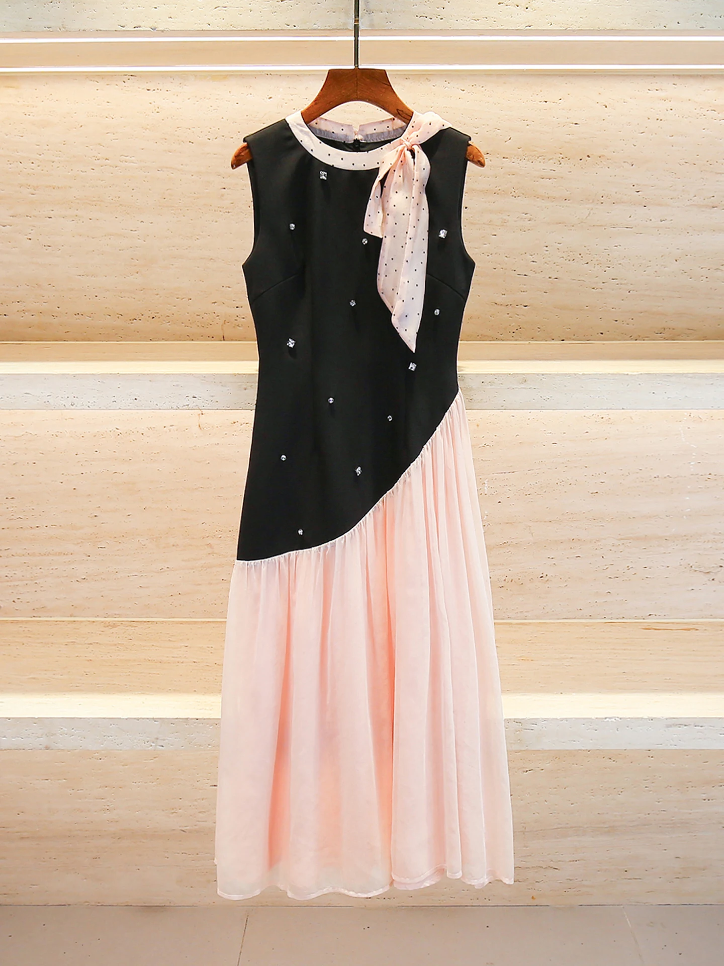 High-End Summer Women's Long Sleeveless Vest Dress with Diamond Embellishment Knot High Waist Commute Style A-Line ...
High-End Summer Women's Long Sleeveless Vest Dress with Diamond Embellishment Knot High Waist Commute Style A-Line ...