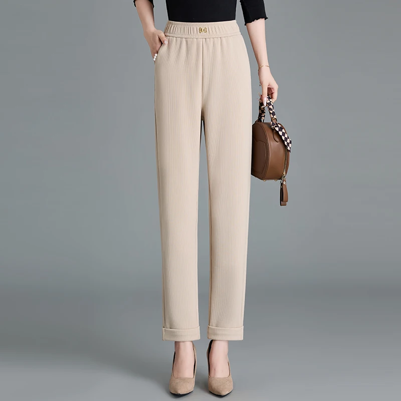 Модные осенние брюки для мам с высокой талией, свободные, прямого кроя, повседневные, длинные, для женщин среднего возраста, весна-осень
Модные осенние брюки для мам с высокой талией, свободные, прямого кроя, повседневные, длинные, для женщин среднего возраста, весна-осень