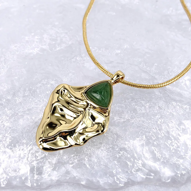 Copper-plated real gold inlaid natural green dongling stone necklace chain fashion jewelry free delivery
Copper-plated real gold inlaid natural green dongling stone necklace chain fashion jewelry free delivery