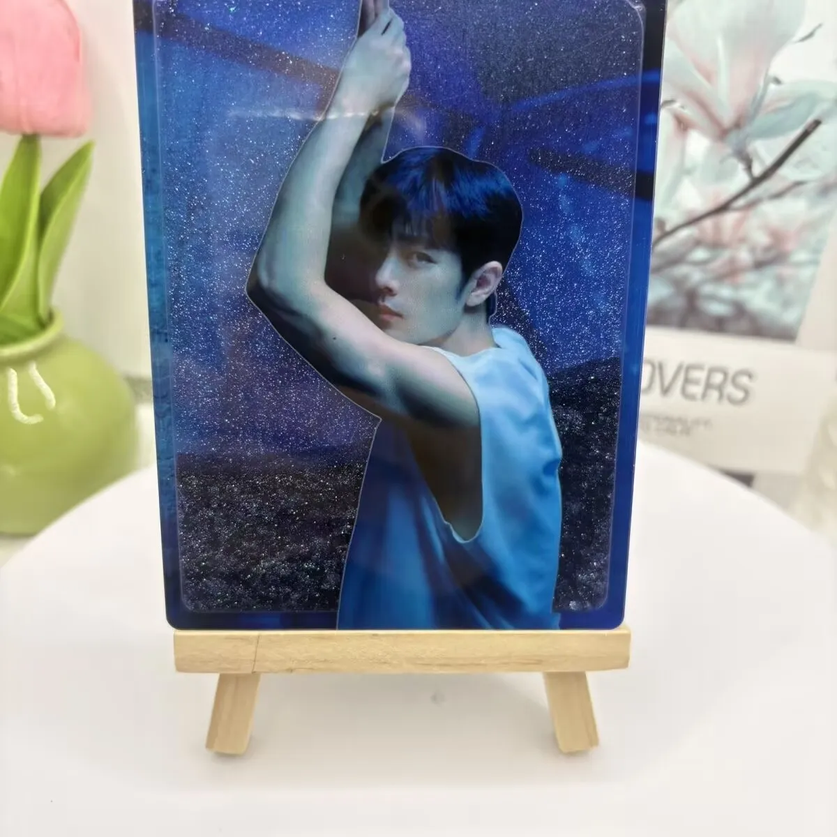 Xiao Zhan's new peripheral support hand frame high-definition photo self-made starry sky ornament
Xiao Zhan's new peripheral support hand frame high-definition photo self-made starry sky ornament