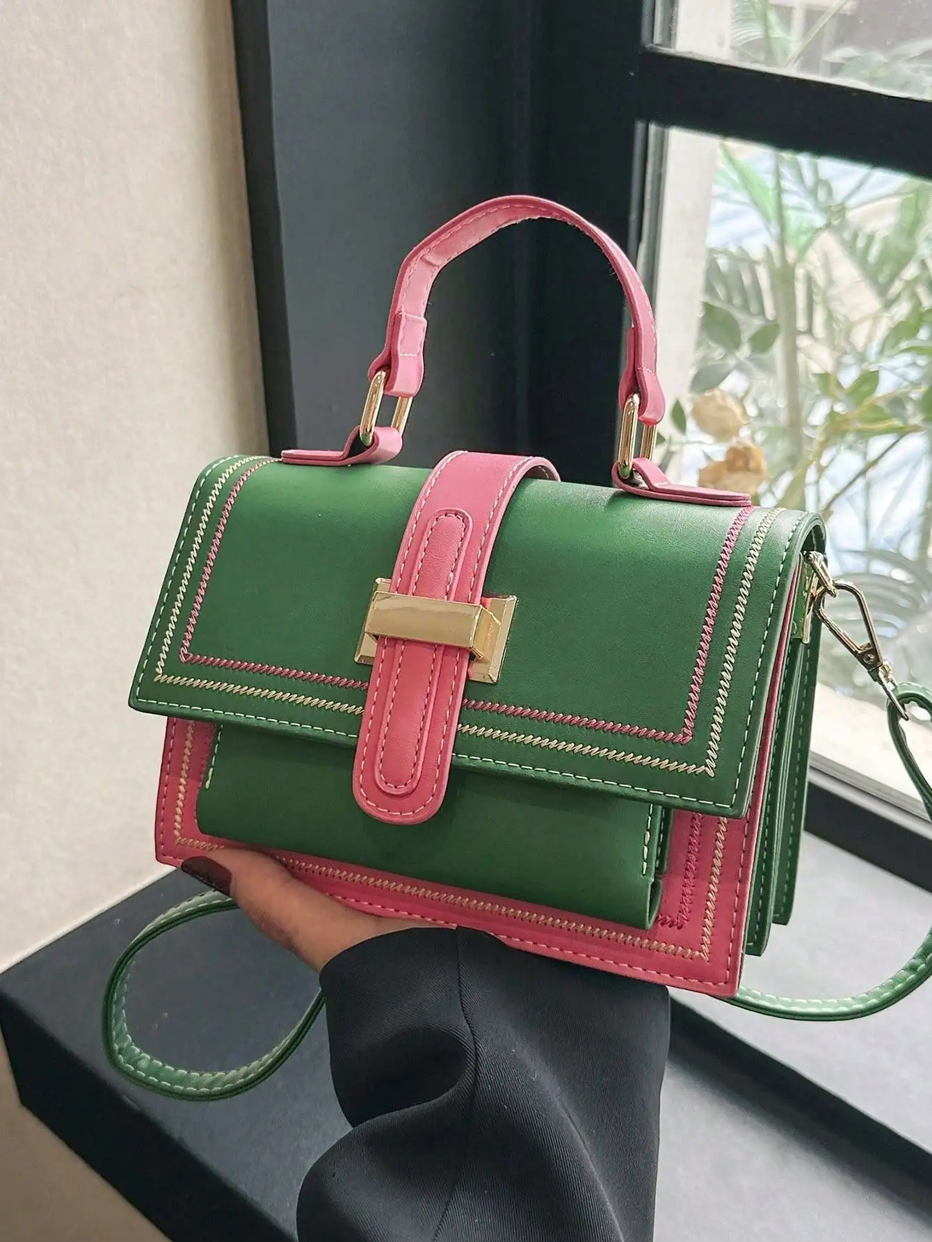 Contrast Green Rainbow Stitching Square Bag Fashion Chain Shoulder Crossbody All-Match Bag
Contrast Green Rainbow Stitching Square Bag Fashion Chain Shoulder Crossbody All-Match Bag