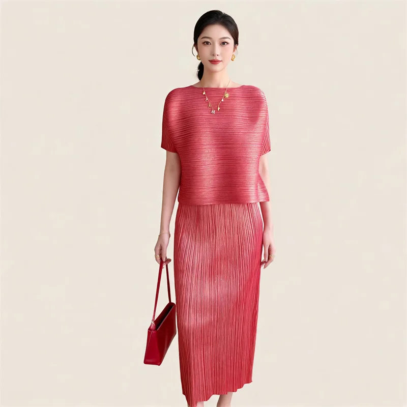 Miyake Style Pleated Women's Casual Suit, Japanese Design, Shiny Fabric Round Neck Short-sleeved Top + Skirt Two-piece Set
Miyake Style Pleated Women's Casual Suit, Japanese Design, Shiny Fabric Round Neck Short-sleeved Top + Skirt Two-piece Set