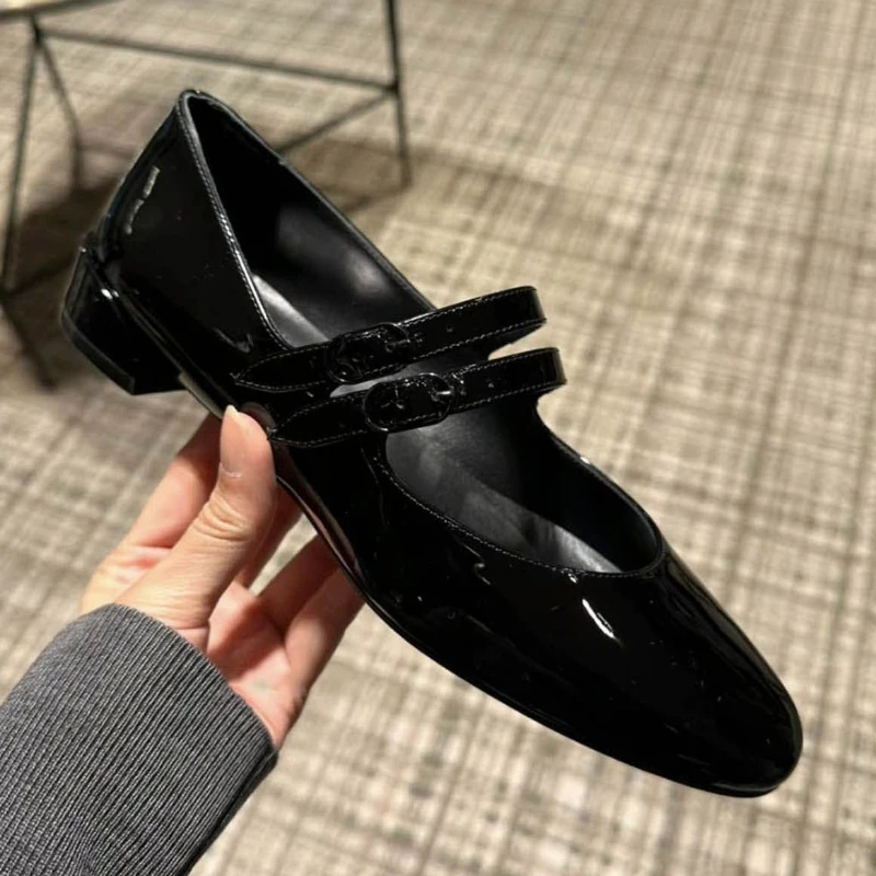 Sweet round toe thick heel double buckle belt Mary Jane shoes for women retro fashion patent leather shallow mouth single shoe
Sweet round toe thick heel double buckle belt Mary Jane shoes for women retro fashion patent leather shallow mouth single shoe