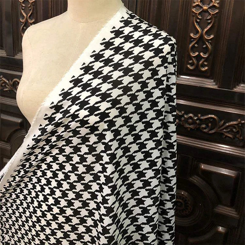 1 meter 100% Mulberry Silk 12 momme Crepe Silk Fabric White Houndstooth Printed 140cm 55" wide by the yard CY048
1 meter 100% Mulberry Silk 12 momme Crepe Silk Fabric White Houndstooth Printed 140cm 55" wide by the yard CY048