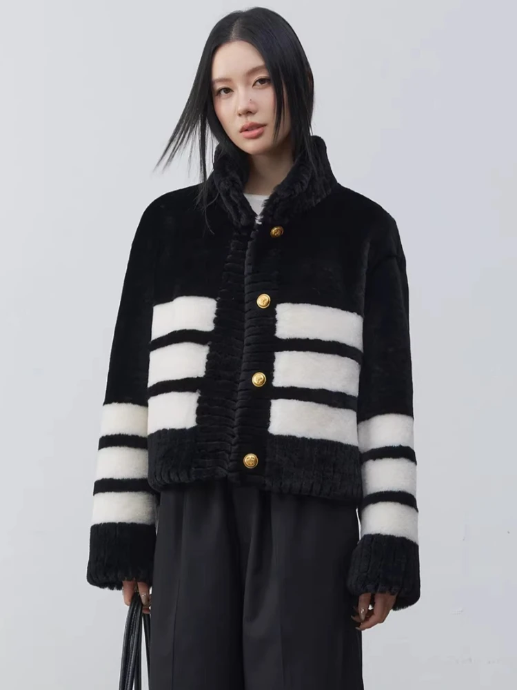 High-end Luxury Merino Sheep Fur Plush Jackets for Women Simple Contrast Color Design Short Winter Genuine Leather Real Fur Coat
High-end Luxury Merino Sheep Fur Plush Jackets for Women Simple Contrast Color Design Short Winter Genuine Leather Real Fur Coat