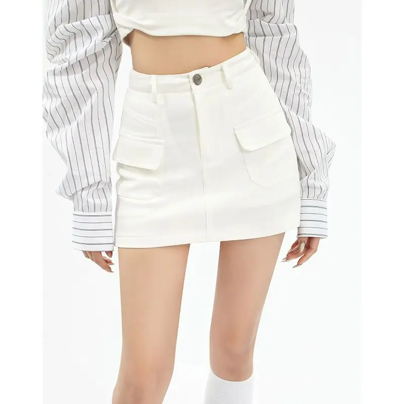 2025 Summer New High Waist Cargo Skirt Women Button Mini Skirt with Pocket Design Splicing A-shaped Skirt
2025 Summer New High Waist Cargo Skirt Women Button Mini Skirt with Pocket Design Splicing A-shaped Skirt