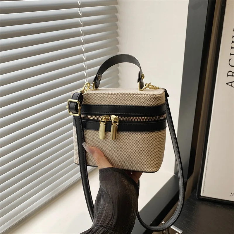 New small square bag, stylish women's storage bag, fashionable hand-held shoulder bag, crossbody bag for women
New small square bag, stylish women's storage bag, fashionable hand-held shoulder bag, crossbody bag for women