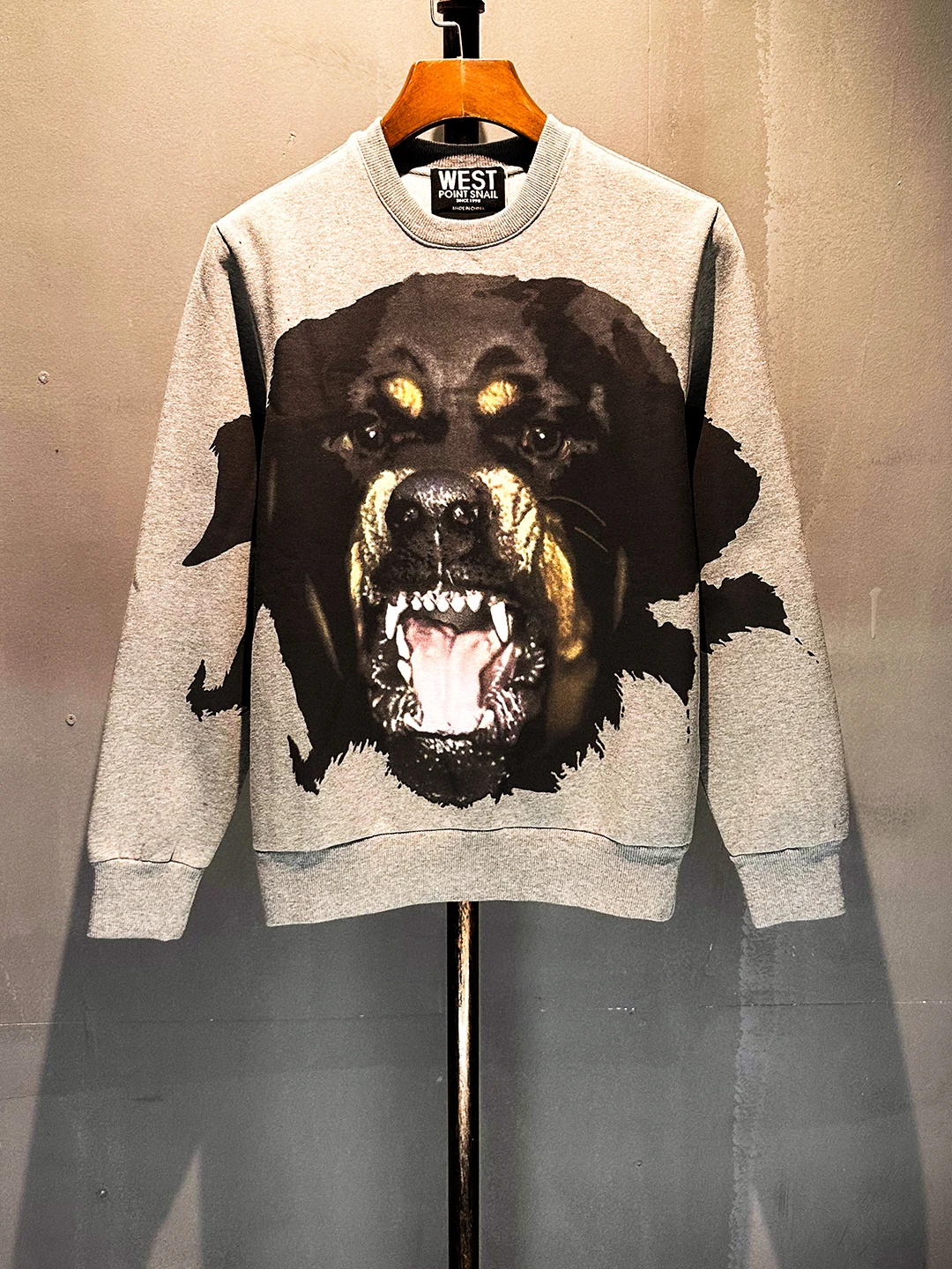 Classic round Neck Dog Head Digital Print High Street Hoodie Fashionable Couples Loose Fit Cotton Sweatshirt Street Style
Classic round Neck Dog Head Digital Print High Street Hoodie Fashionable Couples Loose Fit Cotton Sweatshirt Street Style