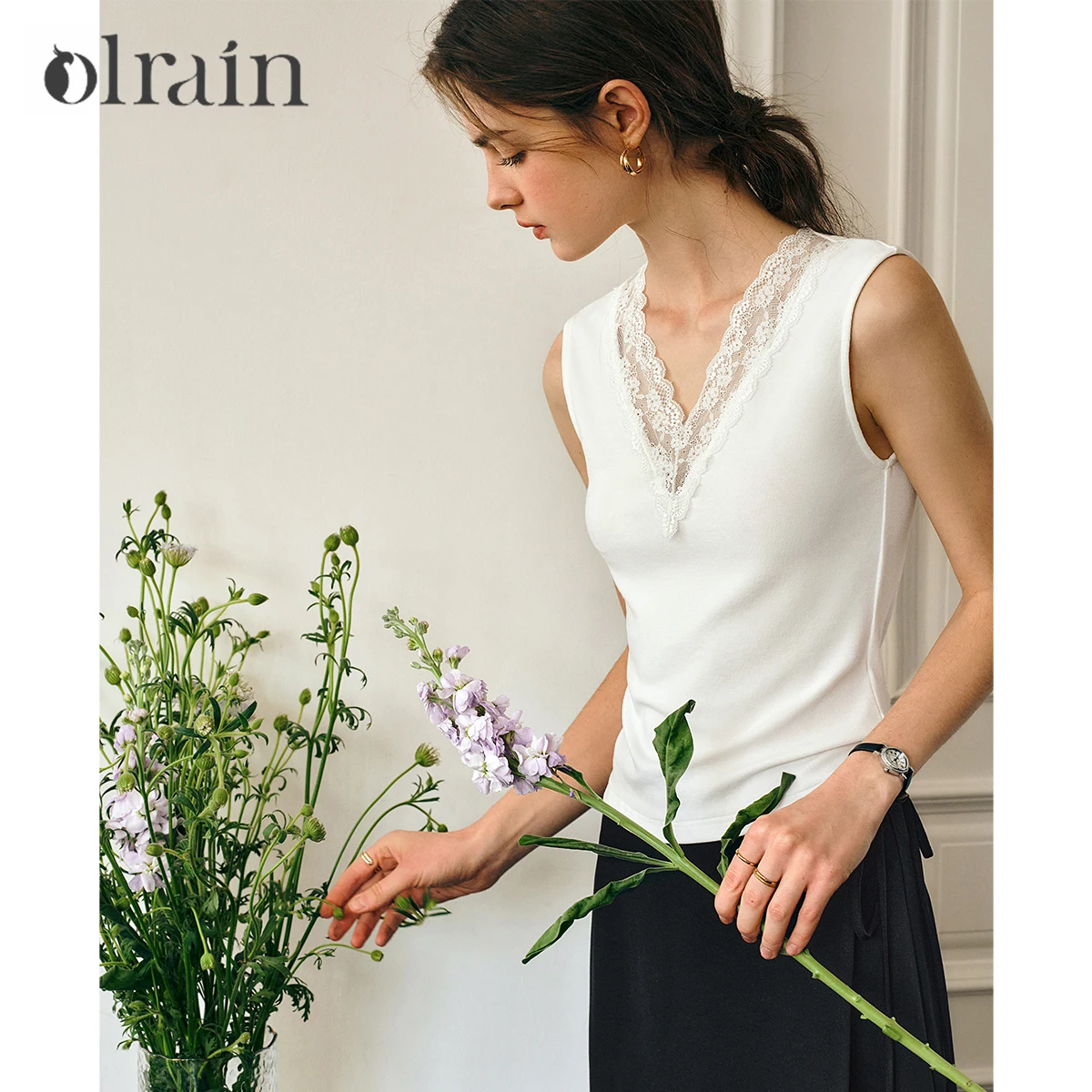 OLrain Women Vest French Ashion V-neck Lace Knitted Sleeveless Vest 2025 Summer Slim Jumper Elegance Inside Take Tops O57XD96213
OLrain Women Vest French Ashion V-neck Lace Knitted Sleeveless Vest 2025 Summer Slim Jumper Elegance Inside Take Tops O57XD96213