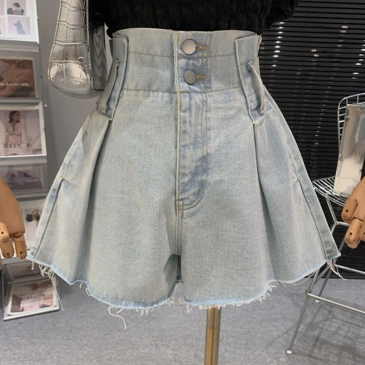 Summer New Korean High-waisted Buckle-down Wide-leg Pants A-line Umbrella Denim Shorts for Women
Summer New Korean High-waisted Buckle-down Wide-leg Pants A-line Umbrella Denim Shorts for Women