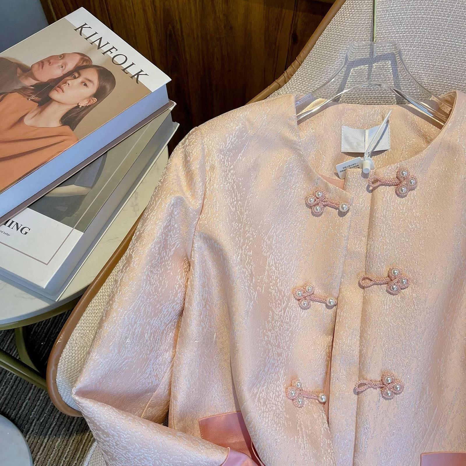 New Chinese Style Short Pink Jacket Young Fashionable Spring 2025 Small Fragrance Style National Trend Top Women's Clothing
New Chinese Style Short Pink Jacket Young Fashionable Spring 2025 Small Fragrance Style National Trend Top Women's Clothing