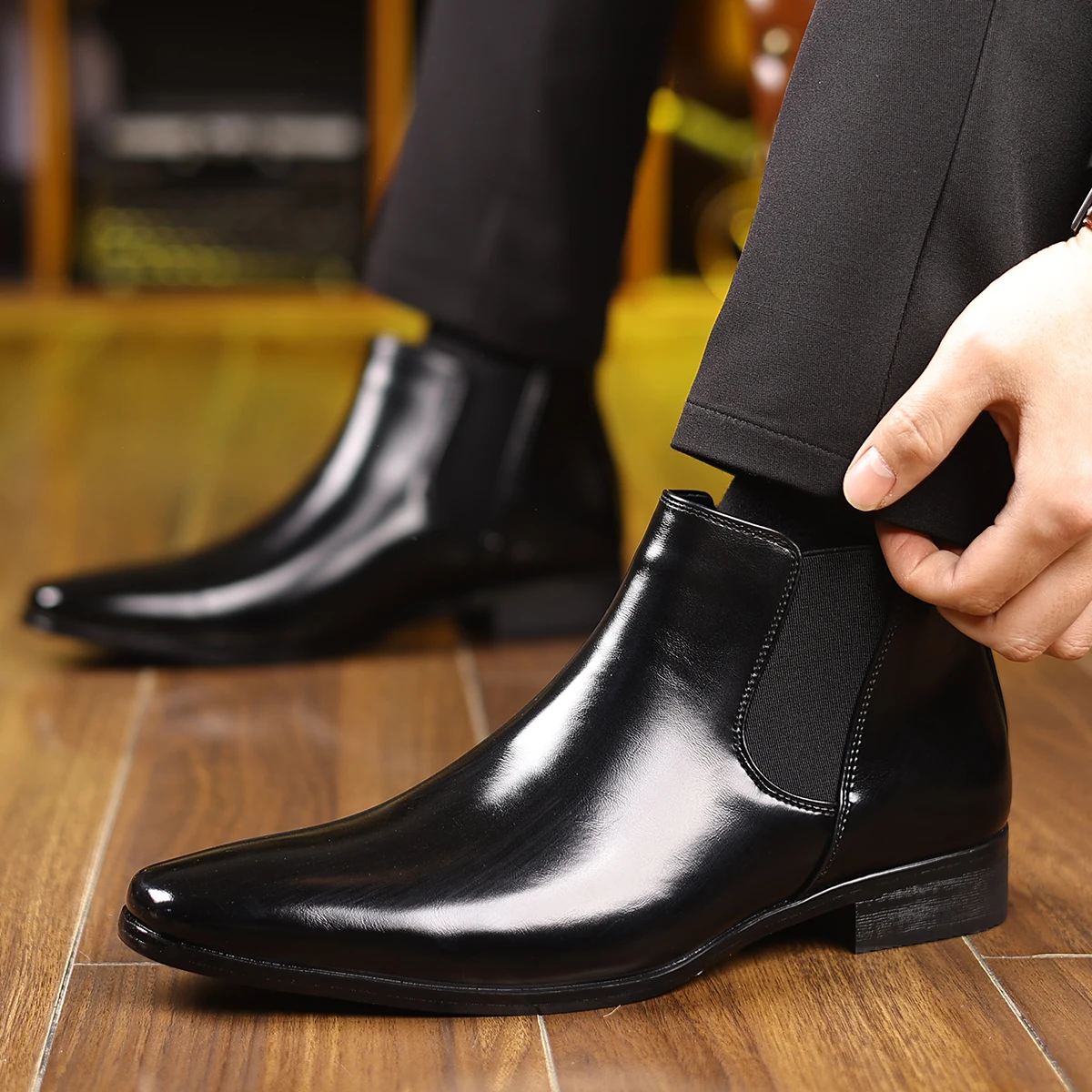 British and Korean Style Trendy Men's Casual High-top Leather Shoes Brock Riding Boots Chelsea Pointed Business Ankle Boots
British and Korean Style Trendy Men's Casual High-top Leather Shoes Brock Riding Boots Chelsea Pointed Business Ankle Boots