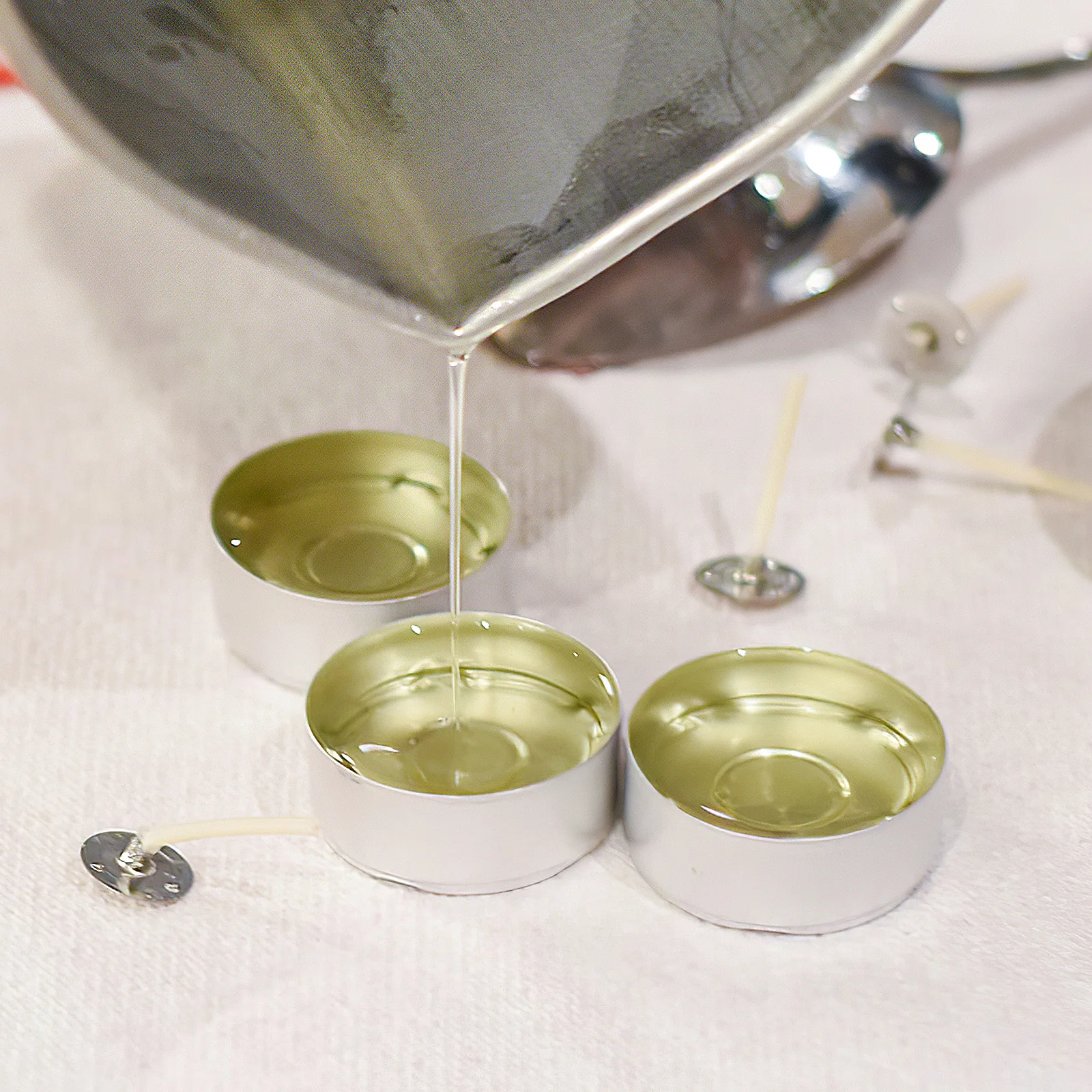 Candles Aluminum Box + Wick Tea Light Cups Tins Metal Silver Diy Tealight Container
Candles Aluminum Box + Wick Tea Light Cups Tins Metal Silver Diy Tealight Container