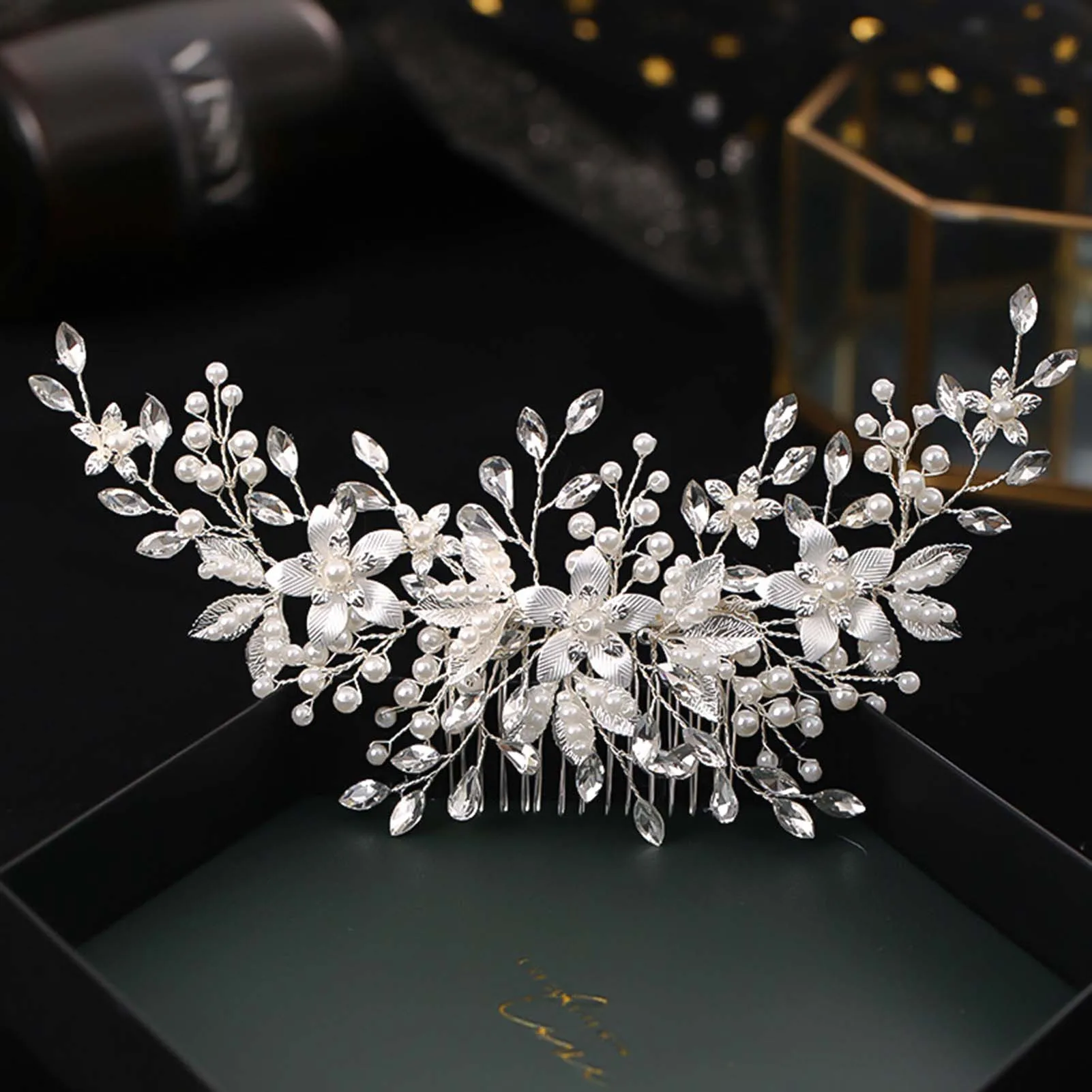 Bridal Hair Comb With Pearls Rhinestones Fashion Flower Beads Hairpin Wedding Hair Accessories Masquerade Banquet Hair Jewelry
Bridal Hair Comb With Pearls Rhinestones Fashion Flower Beads Hairpin Wedding Hair Accessories Masquerade Banquet Hair Jewelry