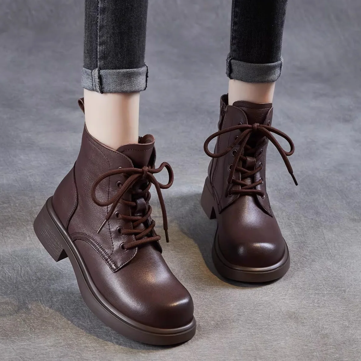 Women's Boots Thick Bottom High Top Head Layer Cowhide Genuine Leather Short Boots Retro Style Single Leather Boots
Women's Boots Thick Bottom High Top Head Layer Cowhide Genuine Leather Short Boots Retro Style Single Leather Boots