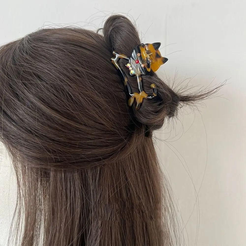 Personalized Acetic Acid Acetate Animal Cat Hair Claw Cartoon Y2k Rhinestone Hair Clip Hollow Diamond Shark Clip Female
Personalized Acetic Acid Acetate Animal Cat Hair Claw Cartoon Y2k Rhinestone Hair Clip Hollow Diamond Shark Clip Female