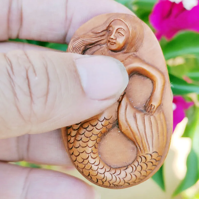 GX1024 - 20 Years Old 2" Hand Carved Boxwood Netsuke - Pretty Mermaid
GX1024 - 20 Years Old 2" Hand Carved Boxwood Netsuke - Pretty Mermaid