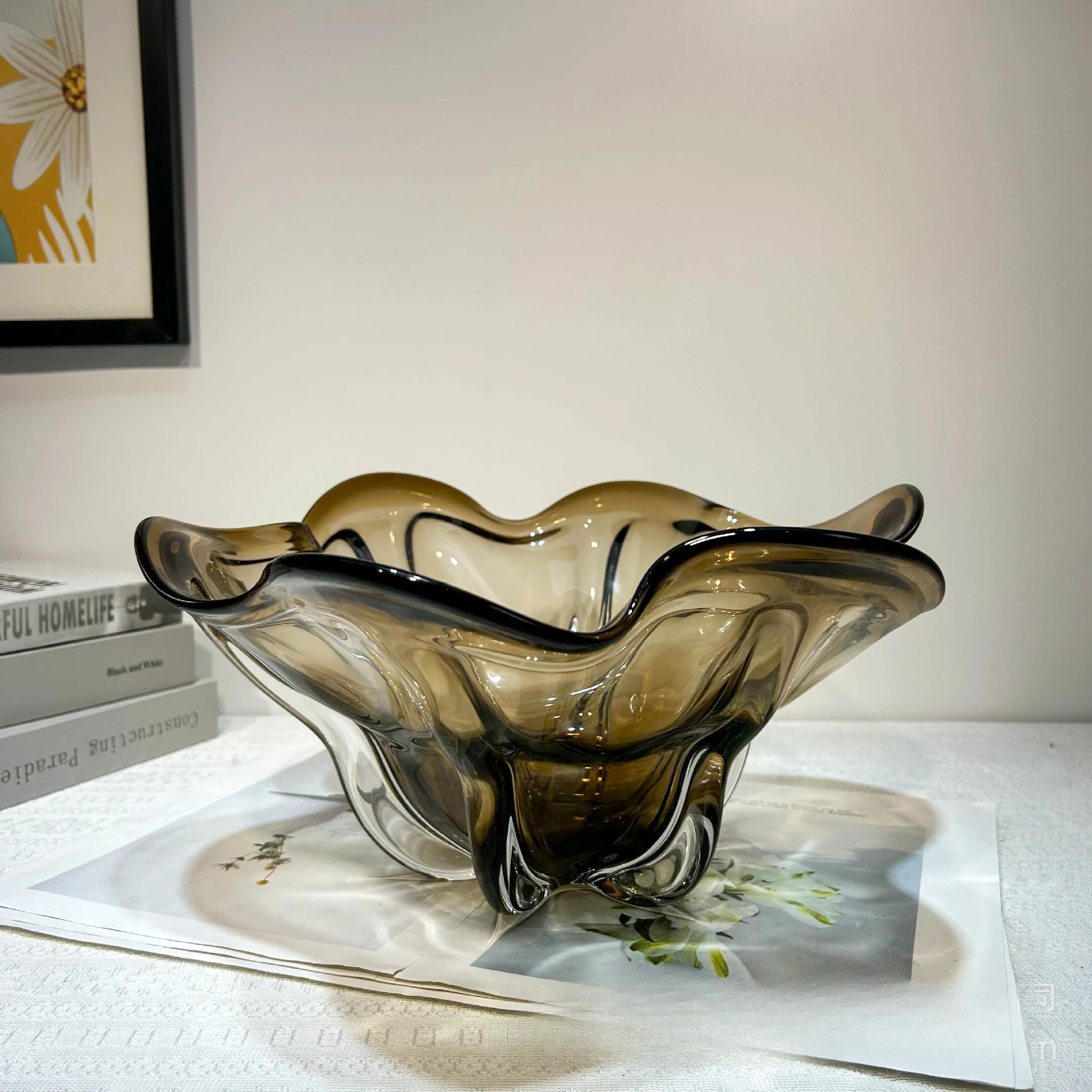 Modern light luxury handmade coffee-colored glazed fruit plate, living room dining table, coffee table, model room, advanced des
Modern light luxury handmade coffee-colored glazed fruit plate, living room dining table, coffee table, model room, advanced des