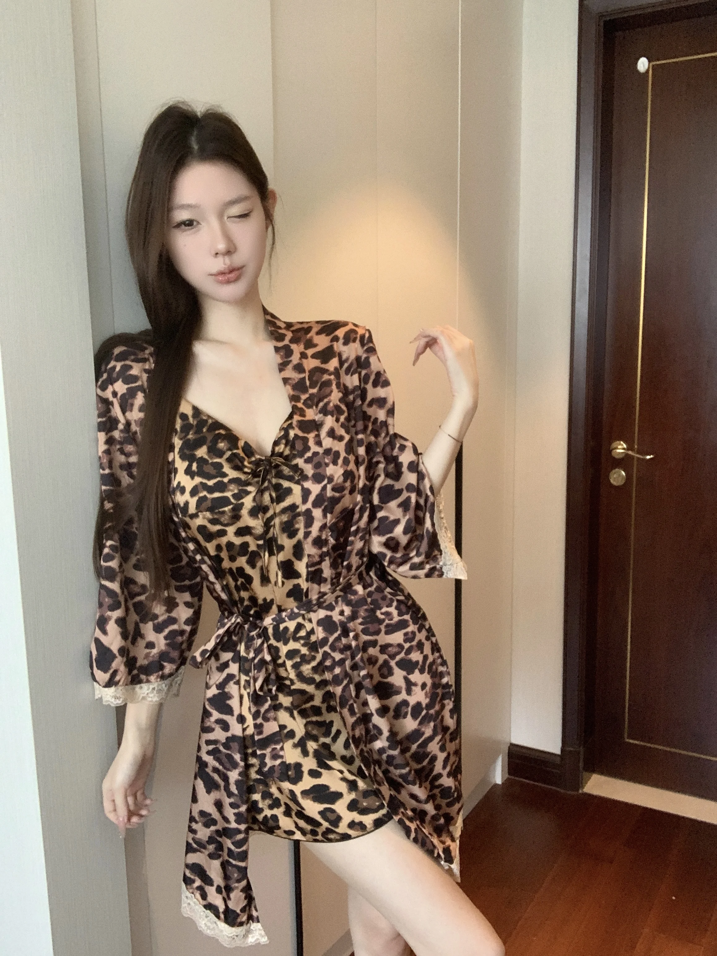 Tiger Print Satin Strap Dress Women Summer Sleepwear Set Lace Trim Loose Home Clothes Two Piece Set Vintage Style Short Skirt...
Tiger Print Satin Strap Dress Women Summer Sleepwear Set Lace Trim Loose Home Clothes Two Piece Set Vintage Style Short Skirt...