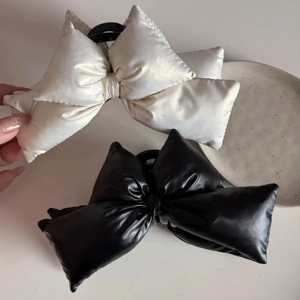 1Pcs Bow Knot Hair Claw Large Bownot Shark Clip Girl Sweet Hairpin Bang Black Pu Leather Hair Claws Ponytail Grab Clip Headdress
1Pcs Bow Knot Hair Claw Large Bownot Shark Clip Girl Sweet Hairpin Bang Black Pu Leather Hair Claws Ponytail Grab Clip Headdress