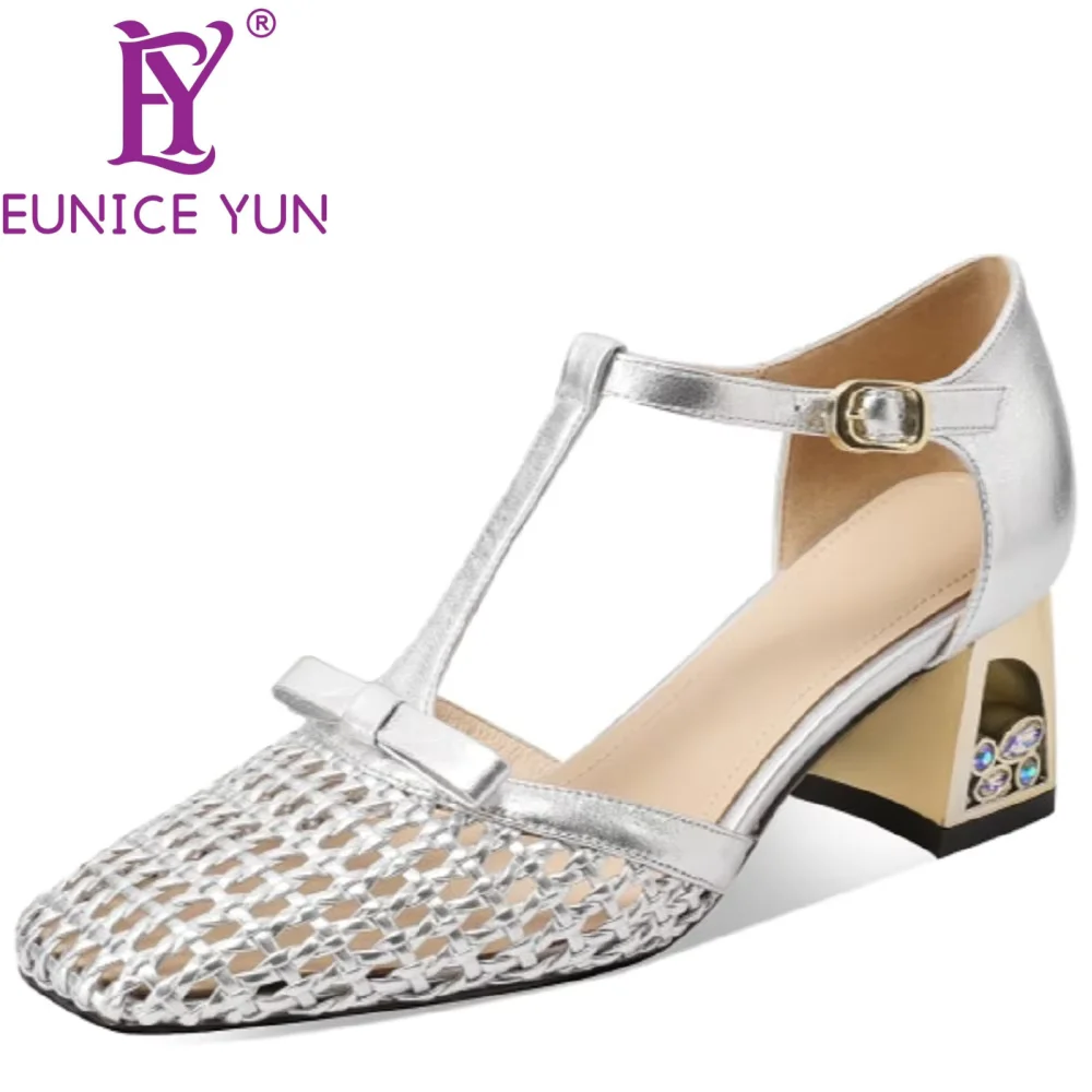 【EUNICE YUN】Летние женские босоножки из натуральной кожи с плетеным Т-образным ремешком из микрофибры, элегантные женские босоножки на среднем каблуке толщиной 5 см, размеры 33-43
【EUNICE YUN】Летние женские босоножки из натуральной кожи с плетеным Т-образным ремешком из микрофибры, элегантные женские босоножки на среднем каблуке толщиной 5 см, размеры 33-43