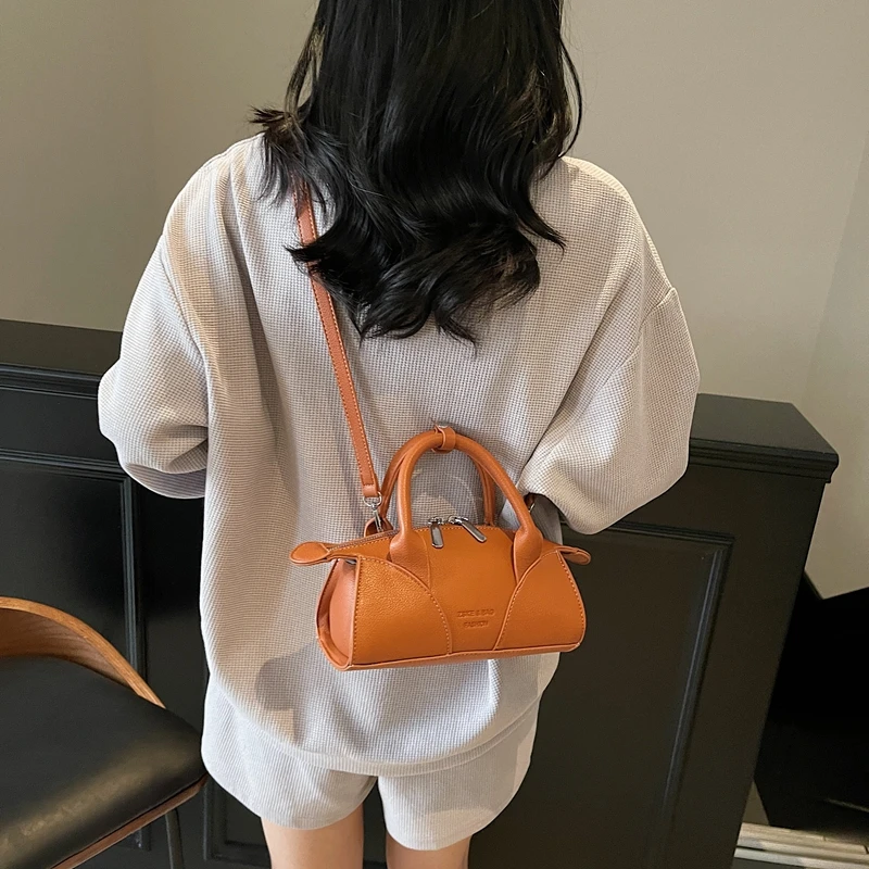 Pure Color Simple Casual Commuting Korean Style One Shoulder Hand-Held Underarm Small Square Bag for Women
Pure Color Simple Casual Commuting Korean Style One Shoulder Hand-Held Underarm Small Square Bag for Women